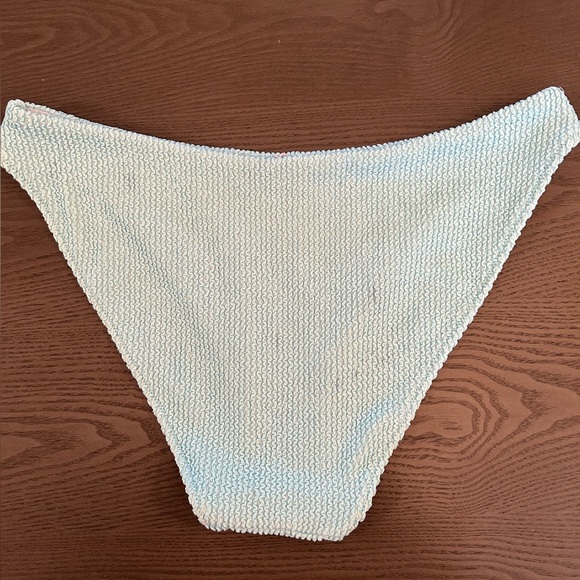 Show Me Your MuMu Sky Blue Scrunch Bikini Set - Picture 15 of 16